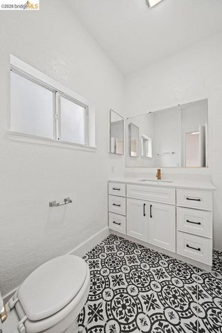 5812 Dover ST, Oakland, CA 94609