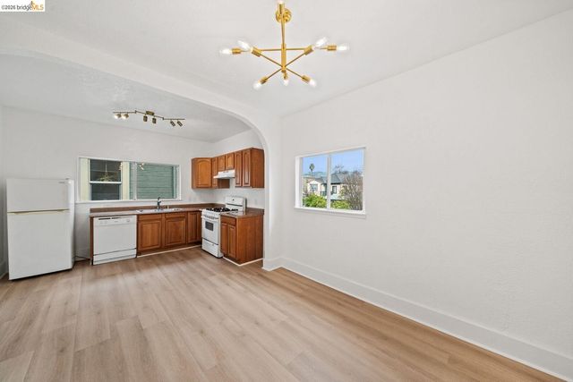 5812 Dover ST, Oakland, CA 94609