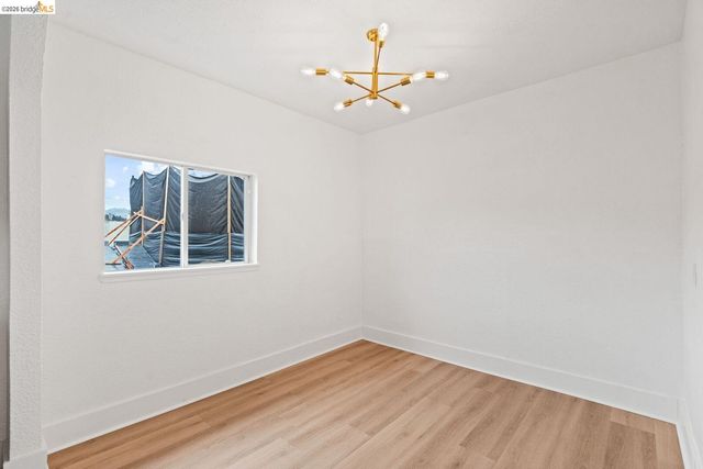 5812 Dover ST, Oakland, CA 94609