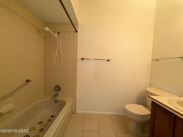 5750 N Camino Esplendora Apt 231, Tucson, AZ 85718