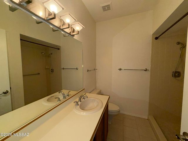 5750 N Camino Esplendora Apt 231, Tucson, AZ 85718