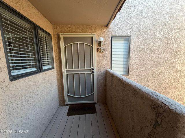 5750 N Camino Esplendora Apt 231, Tucson, AZ 85718