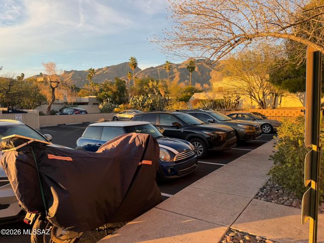 5750 N Camino Esplendora Apt 231, Tucson, AZ 85718