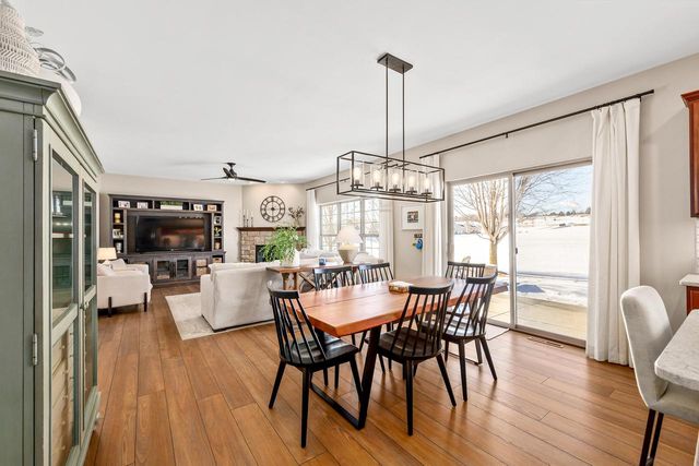 3822 Creekside DRIVE, Waukesha, WI 53189