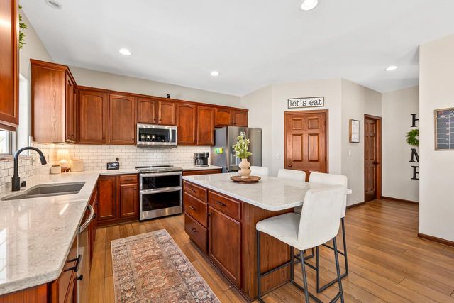 3822 Creekside DRIVE, Waukesha, WI 53189