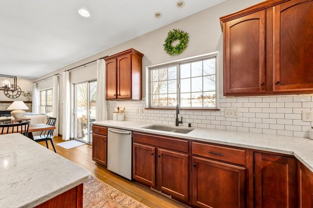 3822 Creekside DRIVE, Waukesha, WI 53189