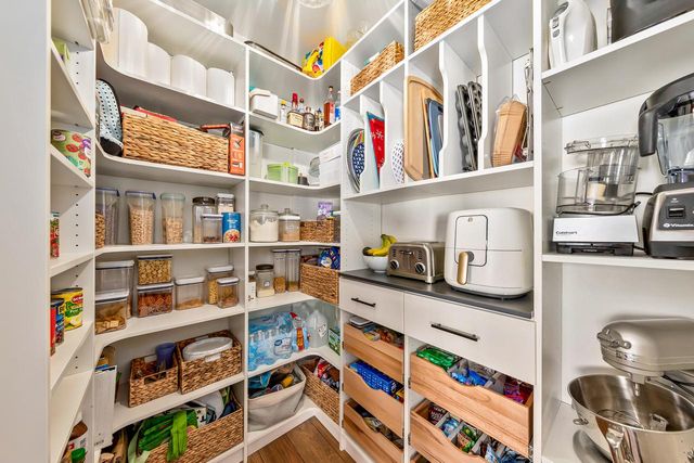 3822 Creekside DRIVE, Waukesha, WI 53189