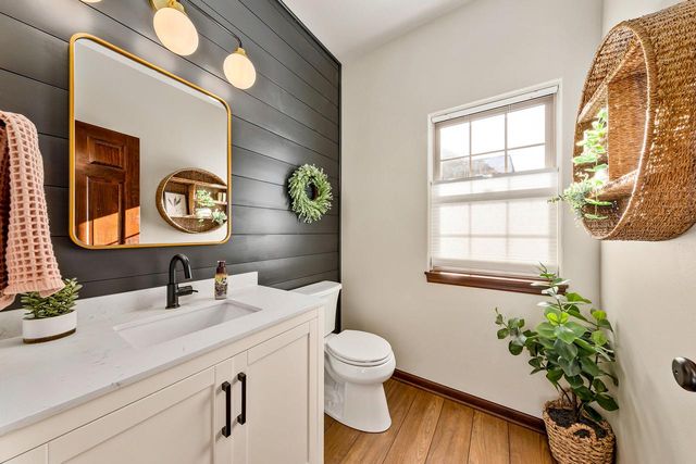 3822 Creekside DRIVE, Waukesha, WI 53189