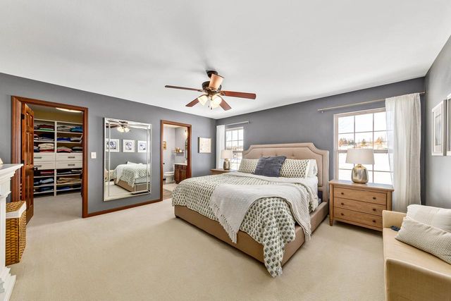 3822 Creekside DRIVE, Waukesha, WI 53189