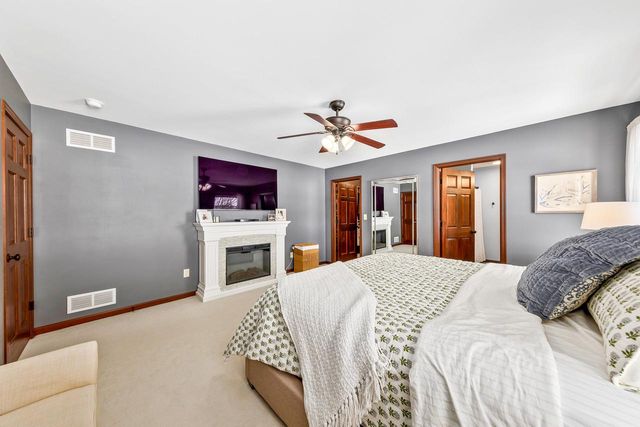 3822 Creekside DRIVE, Waukesha, WI 53189