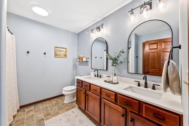 3822 Creekside DRIVE, Waukesha, WI 53189