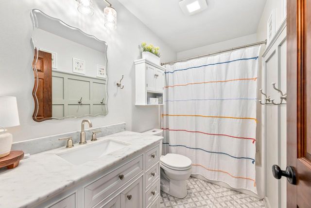 3822 Creekside DRIVE, Waukesha, WI 53189