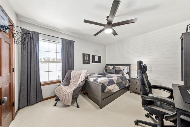 3822 Creekside DRIVE, Waukesha, WI 53189