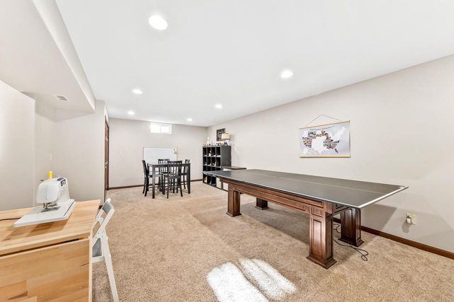 3822 Creekside DRIVE, Waukesha, WI 53189