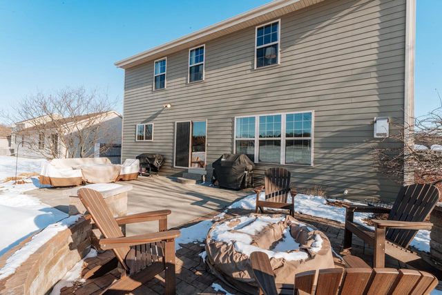 3822 Creekside DRIVE, Waukesha, WI 53189