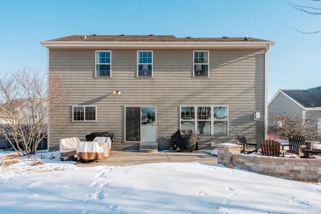 3822 Creekside DRIVE, Waukesha, WI 53189