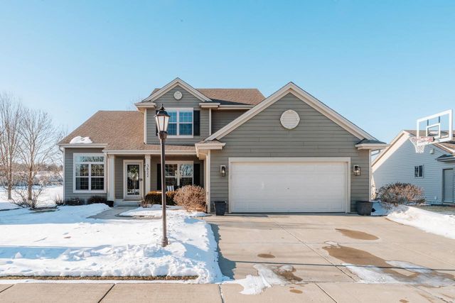 3822 Creekside DRIVE, Waukesha, WI 53189
