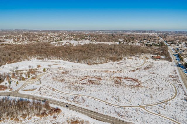 3822 Creekside DRIVE, Waukesha, WI 53189