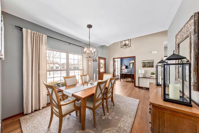 3822 Creekside DRIVE, Waukesha, WI 53189