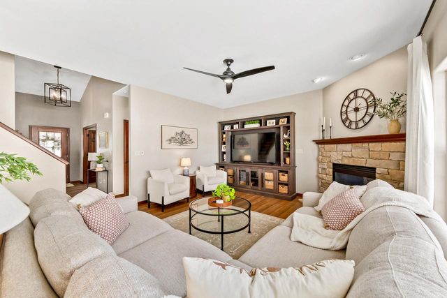 3822 Creekside DRIVE, Waukesha, WI 53189