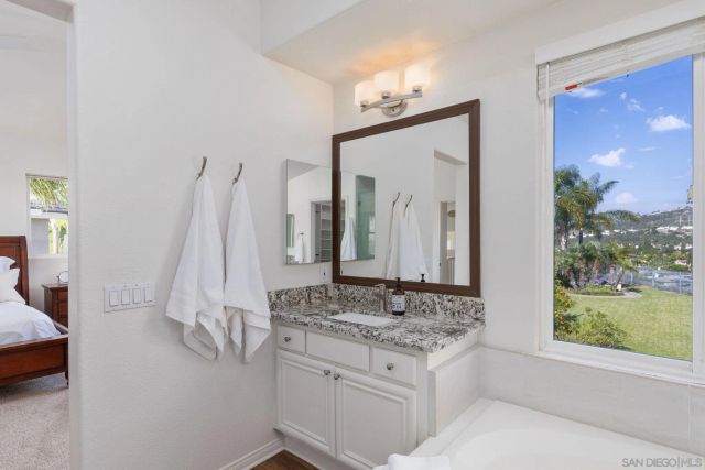 6112 Paseo Tapajos, Carlsbad, CA 92009