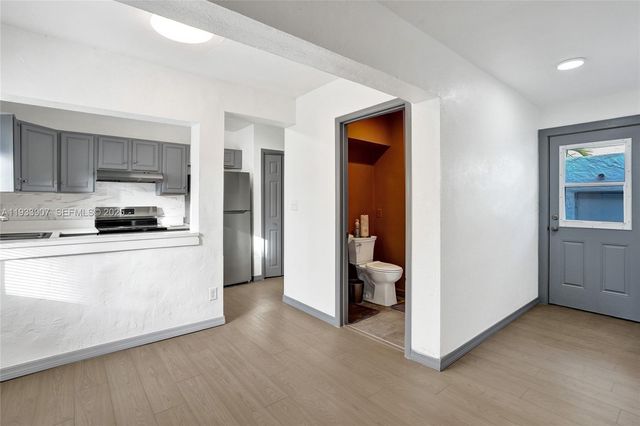 249 SW 4th St 2, Dania Beach, FL 33004