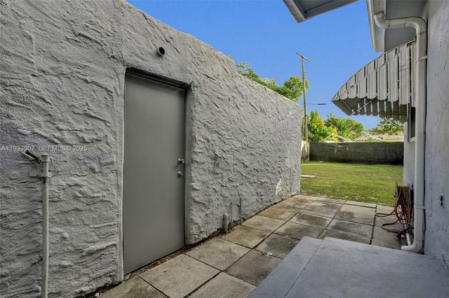 249 SW 4th St 2, Dania Beach, FL 33004