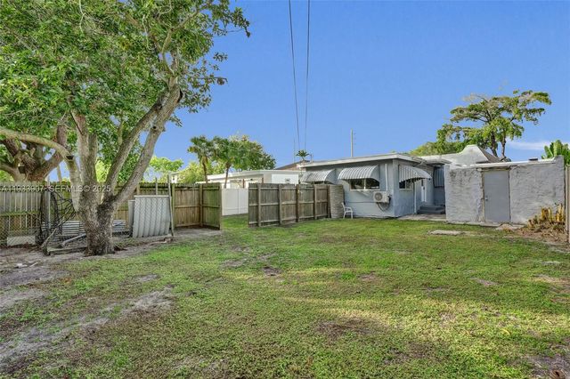 249 SW 4th St 2, Dania Beach, FL 33004