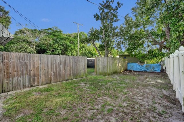 249 SW 4th St 2, Dania Beach, FL 33004