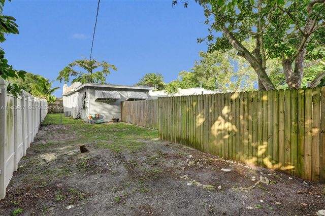 249 SW 4th St 2, Dania Beach, FL 33004