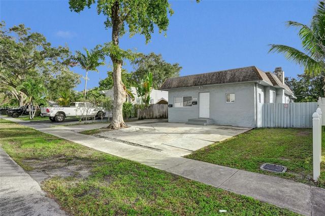 249 SW 4th St 2, Dania Beach, FL 33004
