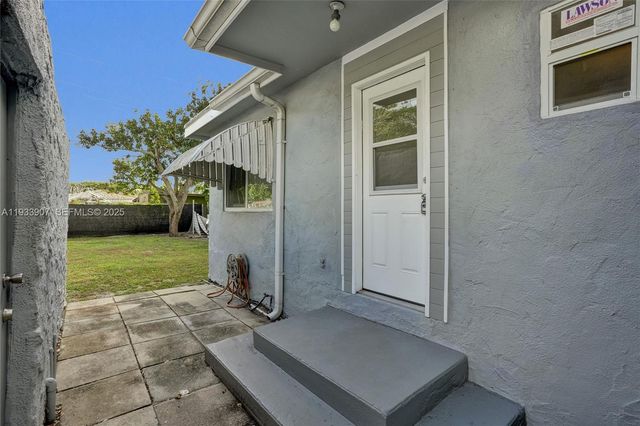 249 SW 4th St 2, Dania Beach, FL 33004