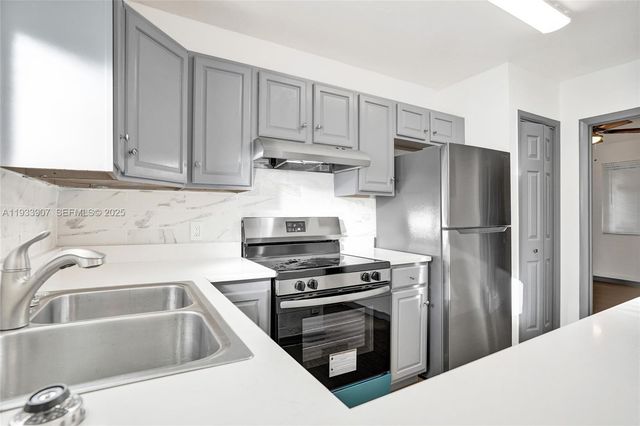 249 SW 4th St 2, Dania Beach, FL 33004