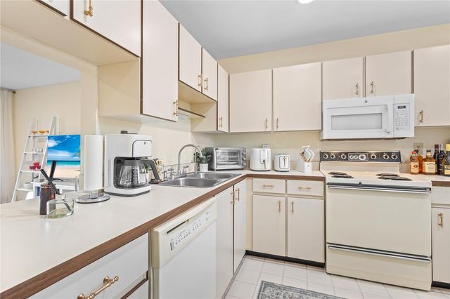 3620 IRONWOOD CIRCLE 302O, Bradenton, FL 34209