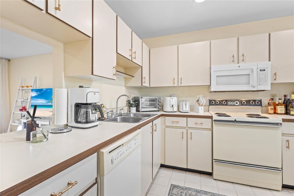 Image 11 of property listing at 3620 IRONWOOD CIRCLE 302O, Bradenton, FL 34209