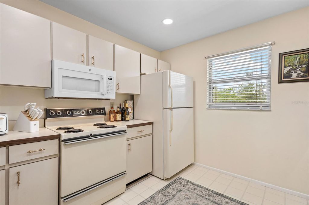 Image 12 of property listing at 3620 IRONWOOD CIRCLE 302O, Bradenton, FL 34209