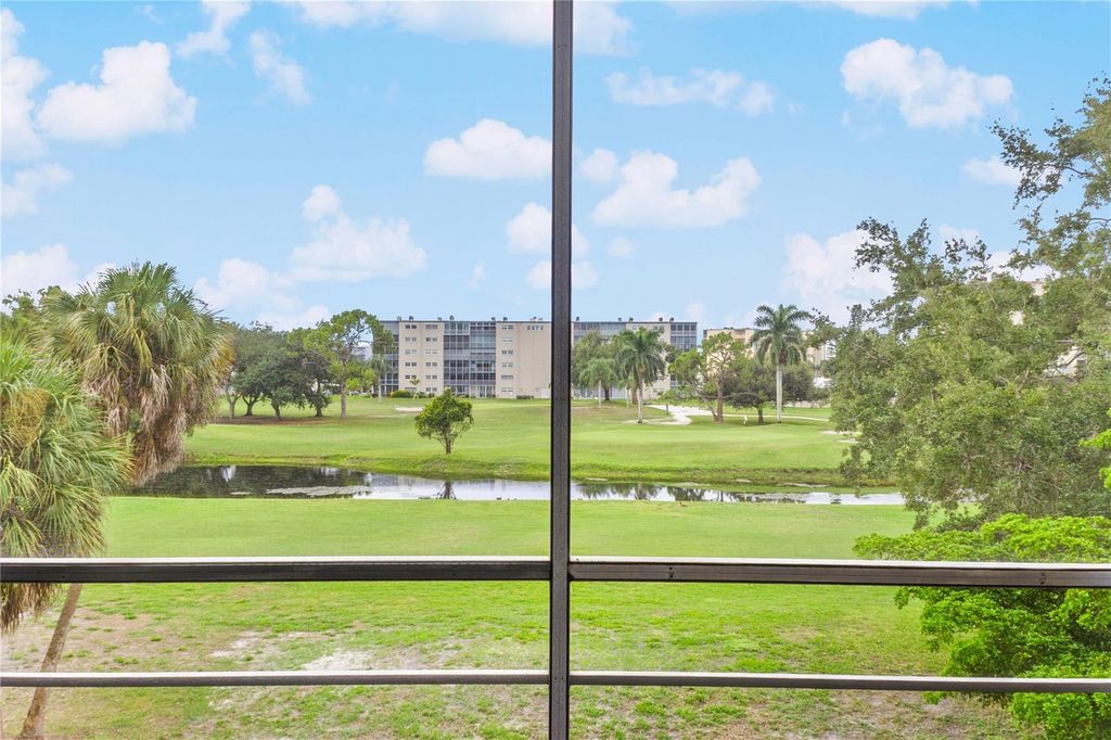 Image 9 of property listing at 3620 IRONWOOD CIRCLE 302O, Bradenton, FL 34209