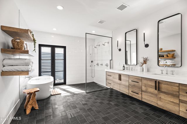 4455 E VIA LOS CABALLOS --, Phoenix, AZ 85028