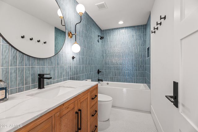 4455 E VIA LOS CABALLOS --, Phoenix, AZ 85028