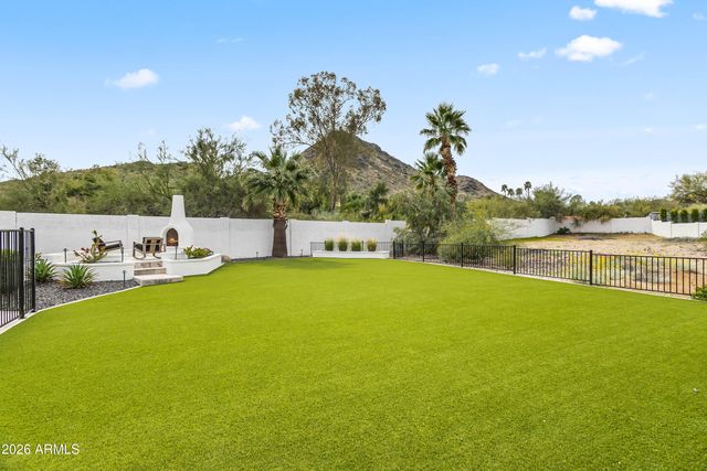 4455 E VIA LOS CABALLOS --, Phoenix, AZ 85028