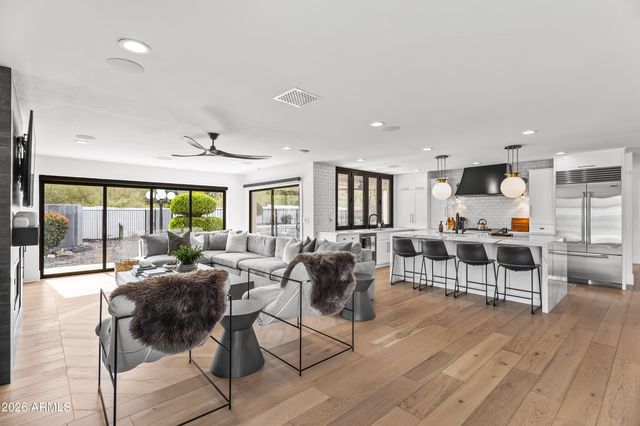 4455 E VIA LOS CABALLOS --, Phoenix, AZ 85028