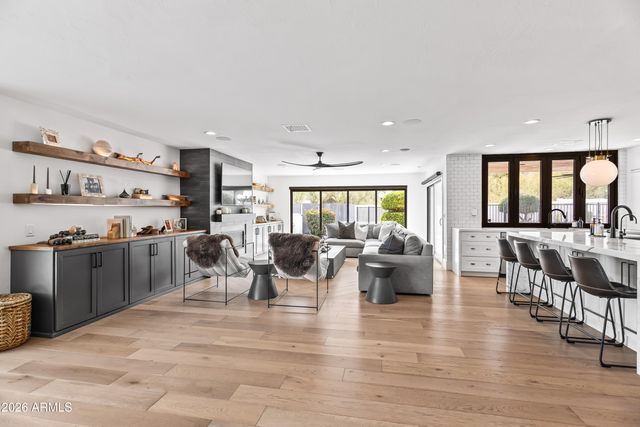 4455 E VIA LOS CABALLOS --, Phoenix, AZ 85028