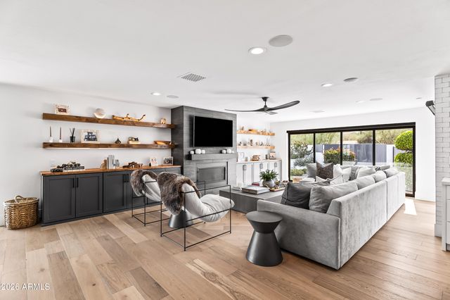 4455 E VIA LOS CABALLOS --, Phoenix, AZ 85028