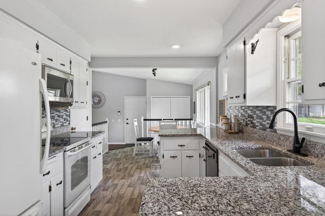 8600 31st Avenue N, Crystal, MN 55427