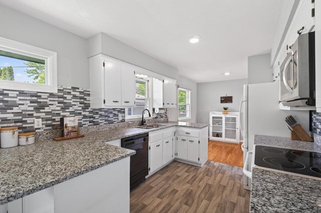 8600 31st Avenue N, Crystal, MN 55427