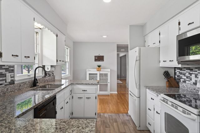 8600 31st Avenue N, Crystal, MN 55427