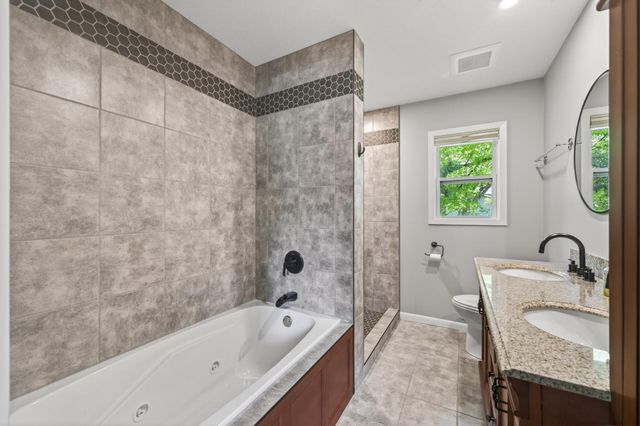 8600 31st Avenue N, Crystal, MN 55427