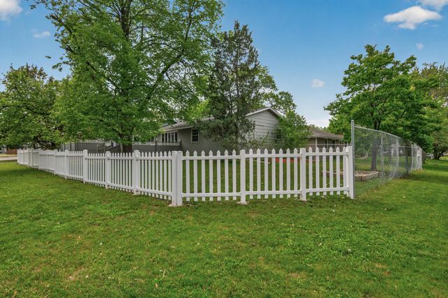8600 31st Avenue N, Crystal, MN 55427