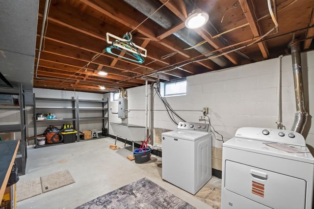 8600 31st Avenue N, Crystal, MN 55427