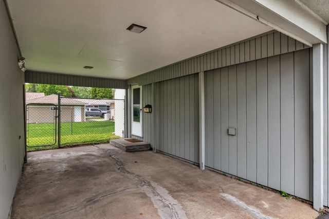 8600 31st Avenue N, Crystal, MN 55427